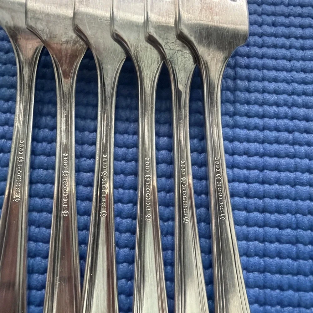 1881 Rogers Stainless flatware 6 Dinner FORKS, 7